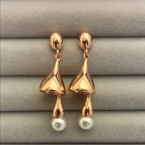 Swarovski Pearl Artisan Bell Pearl Drops